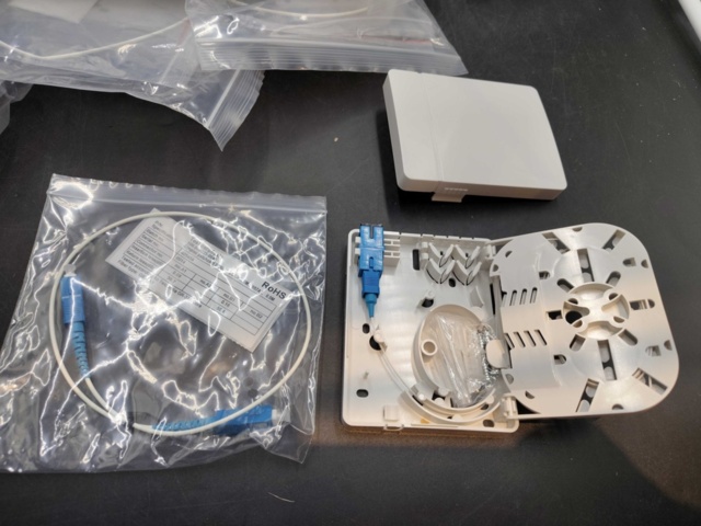 1447689-2 Fiberuttag med patchkablar, 40 st – väggmonterade uttag med SC-kontakter