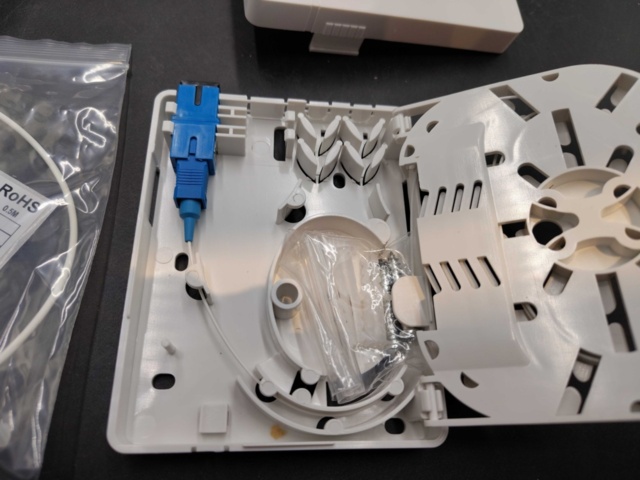 1447689-3 Fiberuttag med patchkablar, 40 st – väggmonterade uttag med SC-kontakter