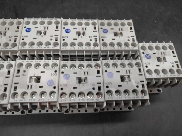 1460600-2 Kopplingsreläer 9 st – Allen-Bradley, modell K09