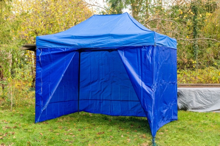 1460499-1 16 Pop-up market tents in different colors