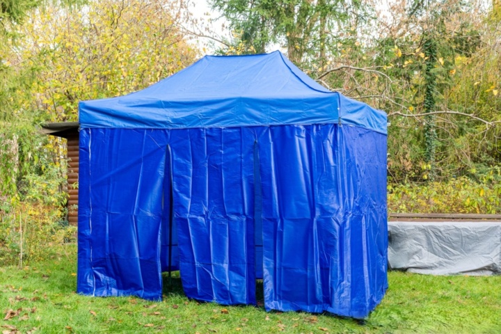 1460499-3 16 Pop-up market tents in different colors