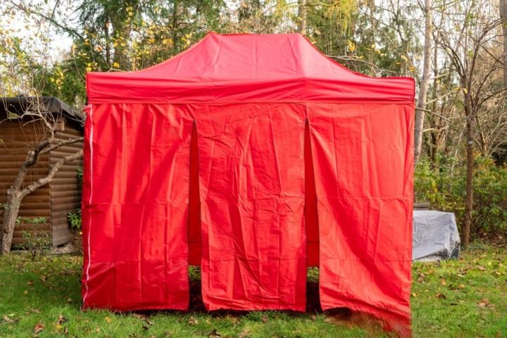 1460499-5 16 Pop-up market tents in different colors