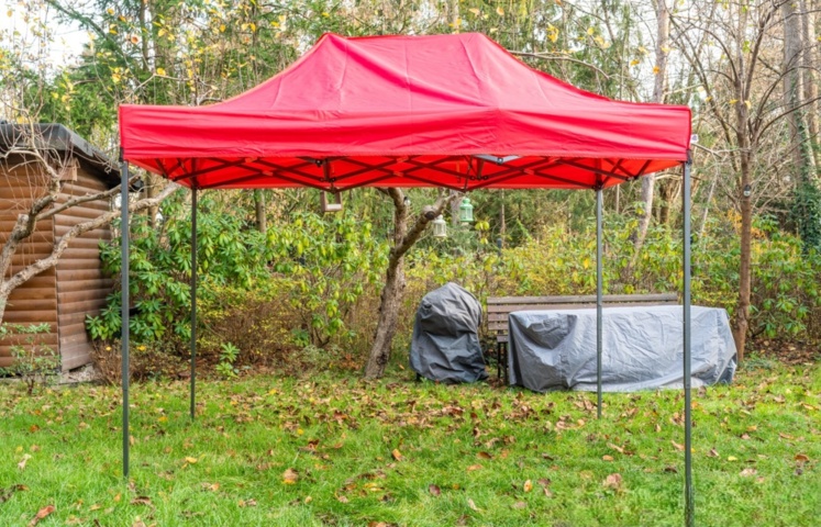 1460499-6 16 Pop-up market tents in different colors