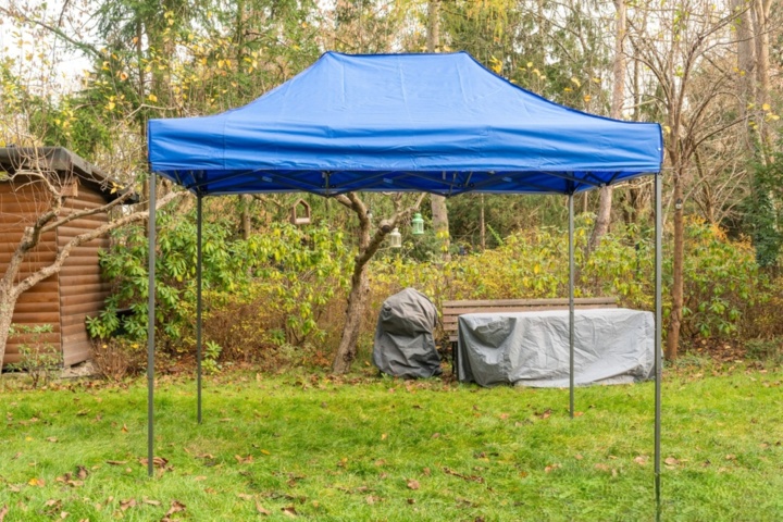 1460499-7 16 Pop-up market tents in different colors