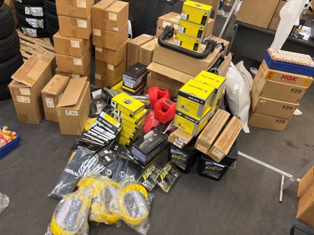 1409391-50 Lot of accessories and components in the category - Jet Ski #2