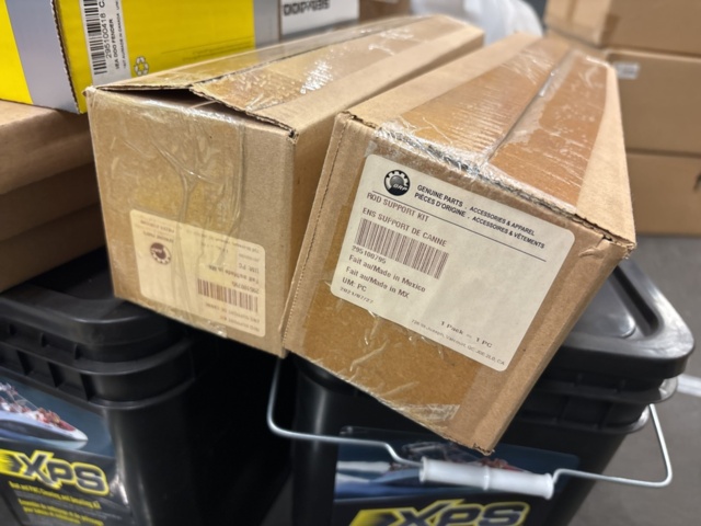 1409391-8 Lot of accessories and components in the category - Jet Ski #2