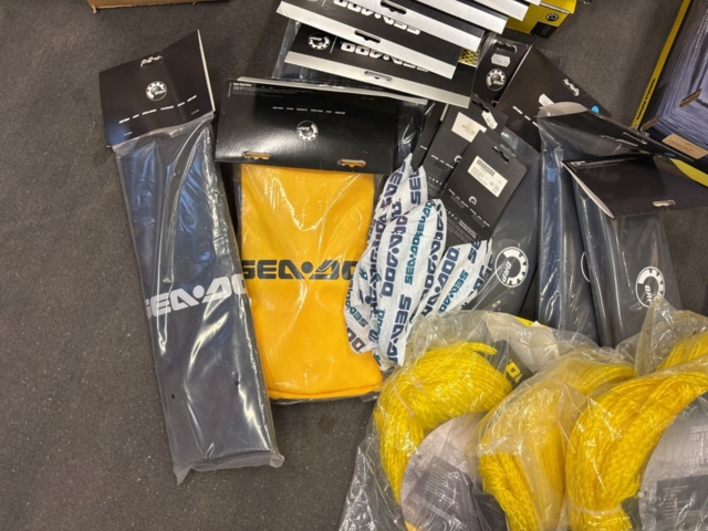 1409391-13 Lot of accessories and components in the category - Jet Ski #2