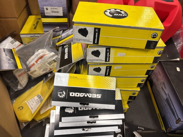 1409391-20 Lot of accessories and components in the category - Jet Ski #2