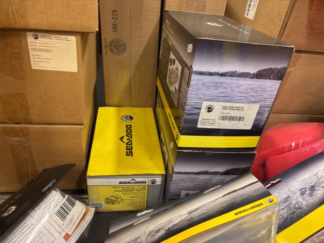 1409391-21 Lot of accessories and components in the category - Jet Ski #2