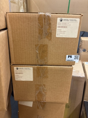 1409391-25 Lot of accessories and components in the category - Jet Ski #2