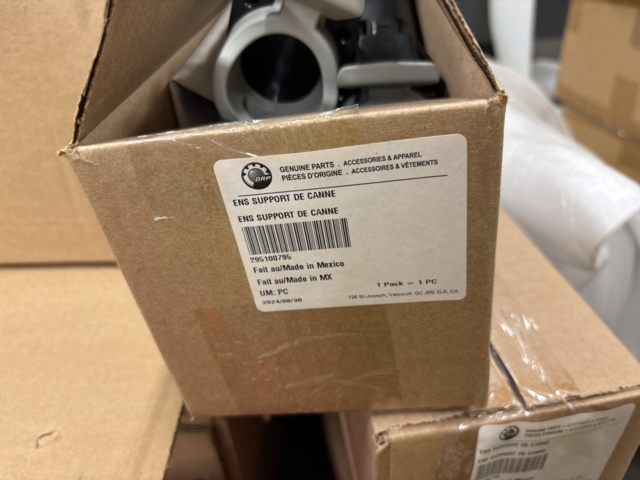 1409391-31 Lot of accessories and components in the category - Jet Ski #2