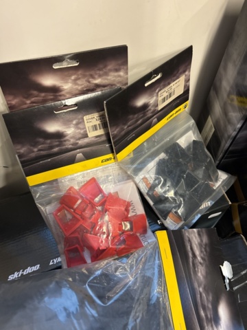 1409386-44 Lot with accessories in the category - three-wheeled motorcycles (Ryker)