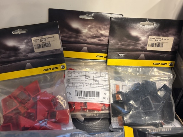 1409386-45 Lot with accessories in the category - three-wheeled motorcycles (Ryker)