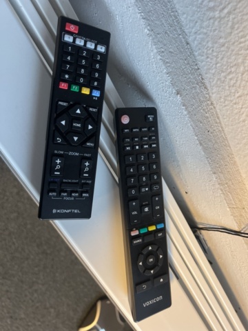 1431576-7 Conference equipment - Screens, camera and microphone