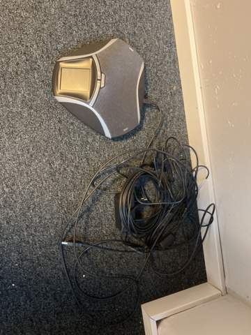 1431576-8 Conference equipment - Screens, camera and microphone