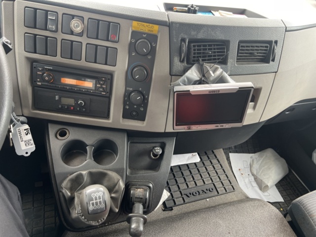 1460729-26 Skåpbil Volvo FL 4*2  Manuell, -2010 repobjekt