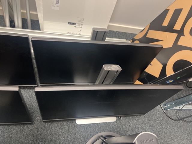 1431580-7 Monitors 8 pcs - Dell, Philips