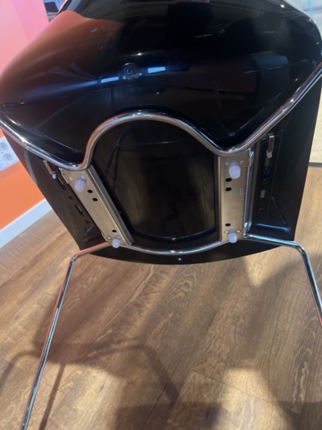 1431583-7 Kontorsinredning - Bord, barstolar, klädställning, m.m.