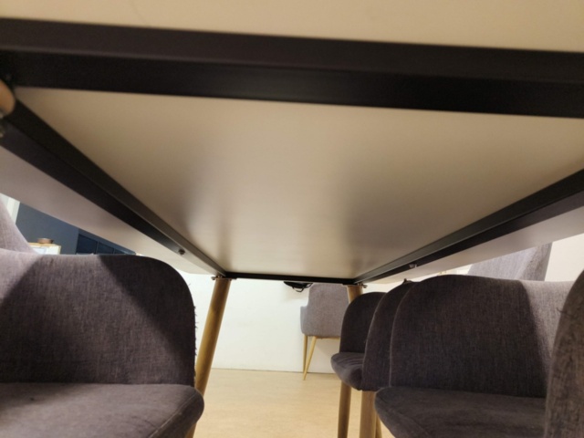 1401076-6 Bord, stolar, spegel och skåp