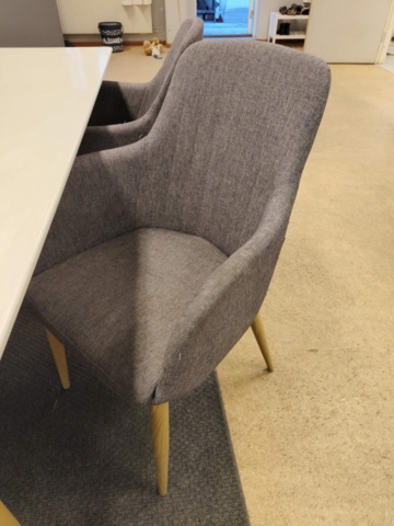 1401076-8 Bord, stolar, spegel och skåp