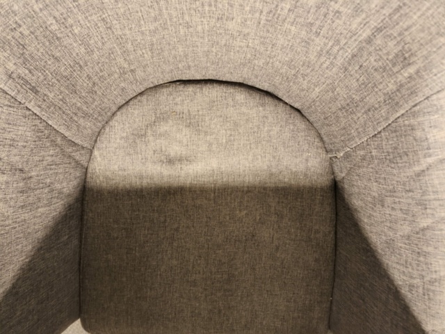 1401076-10 Bord, stolar, spegel och skåp