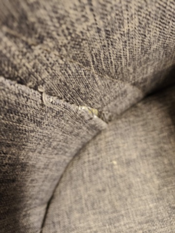 1401076-11 Bord, stolar, spegel och skåp