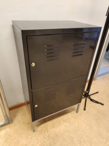 1401076-15 Bord, stolar, spegel och skåp