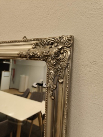 1401076-20 Bord, stolar, spegel och skåp