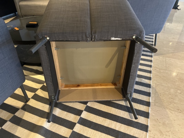 1431584-7 Kontorsinredning - Skärm, fåtöljer, golvlampa, m.m.