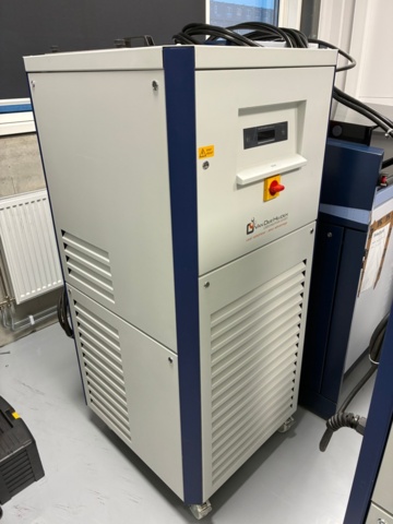 1455692-5 Röntgendiffraktometer – Bruker D8 Endeavor High Throughput XRD (2023) + Van der Heijden kylaggregat