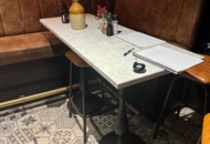 1460761 Marmorbord med gjutjärnsunderrede