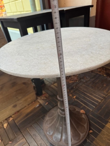 1460762-3 Runda marmorbord med gjutjärnsfot, 2 st