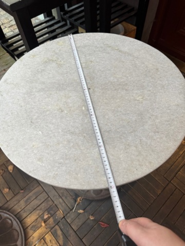 1460762-4 Runda marmorbord med gjutjärnsfot, 2 st