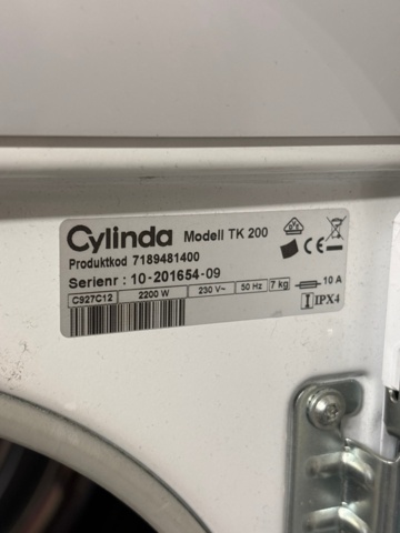 1442244-7 Omklädningsrumsinredning med klädställningar, förvaring och vitvaror