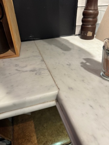 1460946-1 Bardiskskiva i italiensk marmor