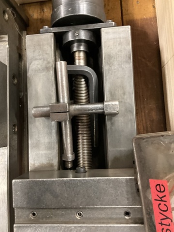 1406955-3 2 pcs. Larger machine vice Allmatic