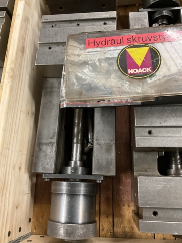 1406955-7 2 pcs. Larger machine vice Allmatic