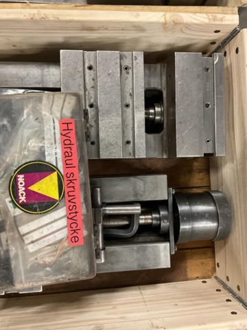 1406955-8 2 pcs. Larger machine vice Allmatic