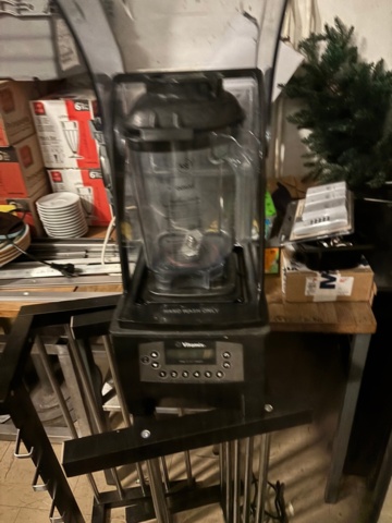 1460981-2 Vitamix The Quiet One – commercial blender, with sound hood