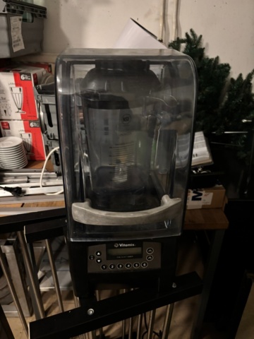 1460981-3 Vitamix The Quiet One – commercial blender, with sound hood