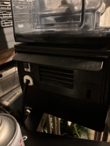 1460981-5 Vitamix The Quiet One – commercial blender, with sound hood