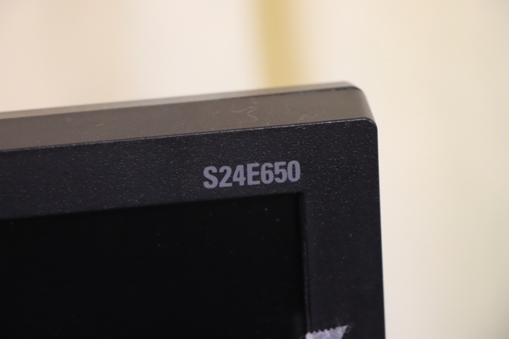 1295797-3 Skärm Samsung 24 tum