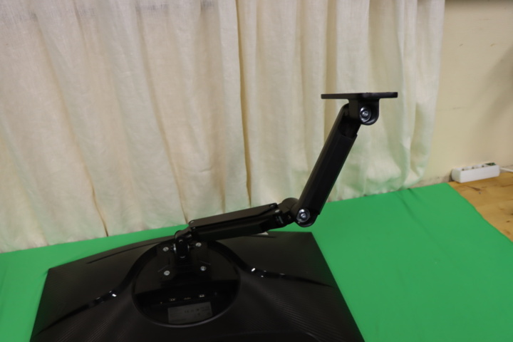 1295799-6 Välvd skärm Samsung 32 tum med väggmontage