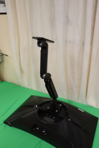 1295799-8 Välvd skärm Samsung 32 tum med väggmontage