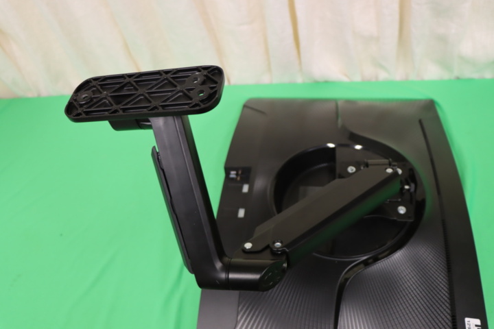 1295799-12 Välvd skärm Samsung 32 tum med väggmontage