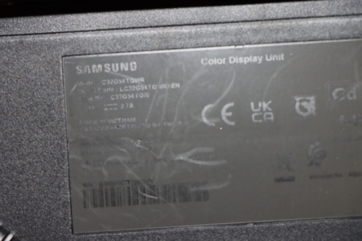 1295799-11 Välvd skärm Samsung 32 tum med väggmontage