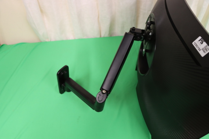 1295799-13 Välvd skärm Samsung 32 tum med väggmontage