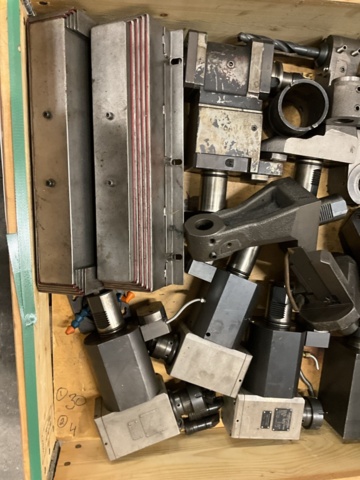 1406958-2 Parti med Chuckar och verktygshållare  MAZAK