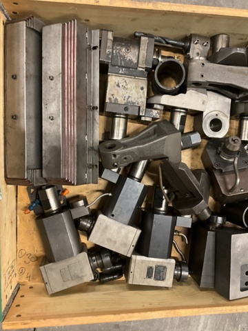 1406958-3 Parti med Chuckar och verktygshållare  MAZAK