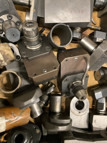 1406958-7 Parti med Chuckar och verktygshållare  MAZAK